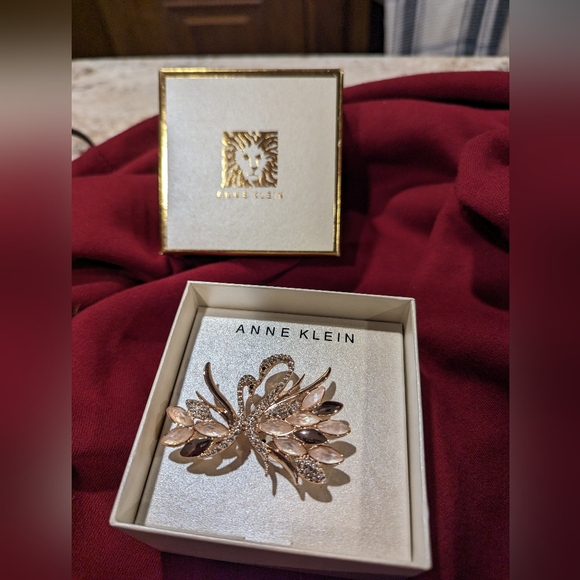 COPY - Anne Klein rose gold tone and crystal swan broach. 2.5 inches long . EUC - Picture 2 of 9